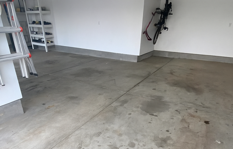 Before and after of a residential garage: concrete vs grey flake epoxy floor